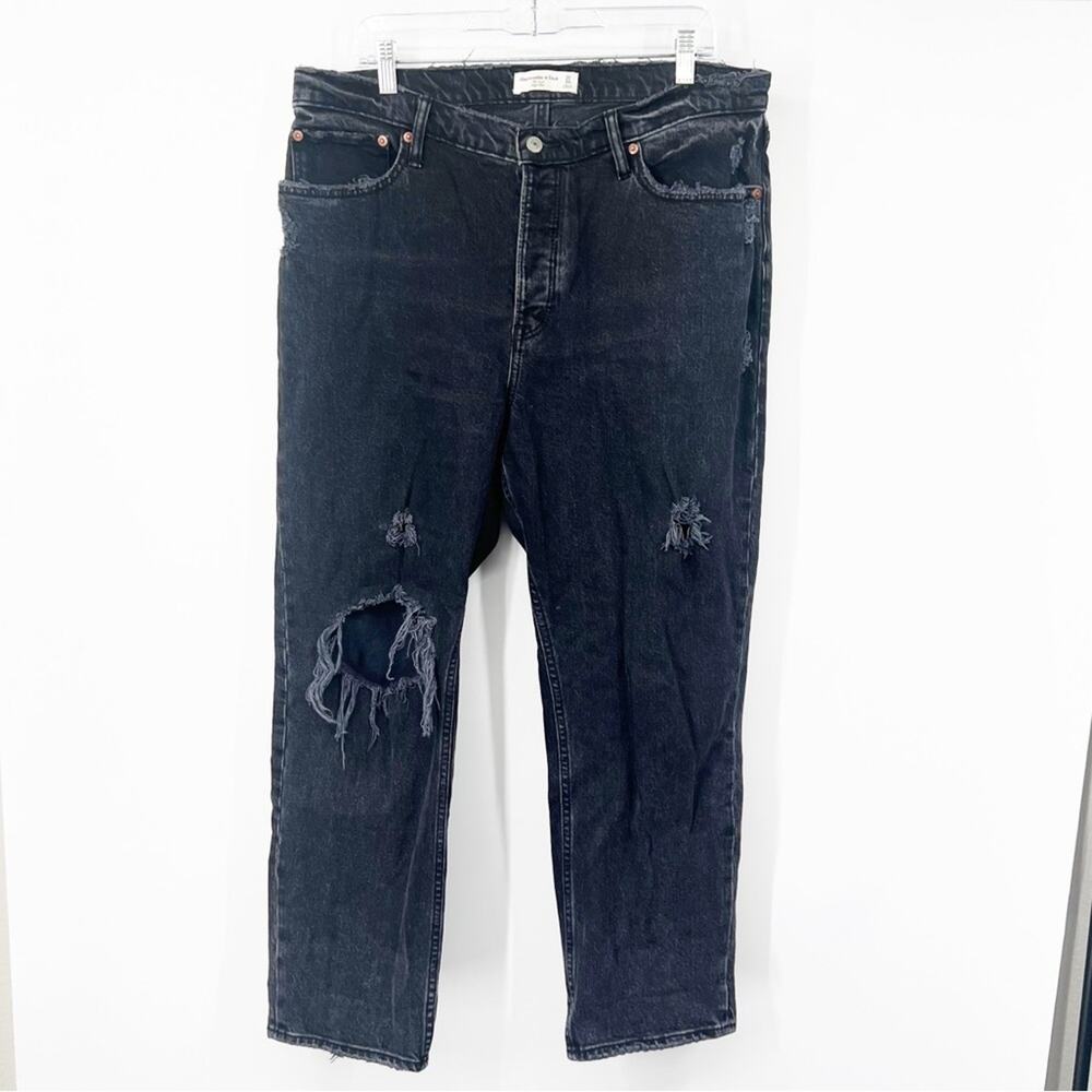 Abercrombie & Fitch The Dad Jeans High Rise Distressed SHORT